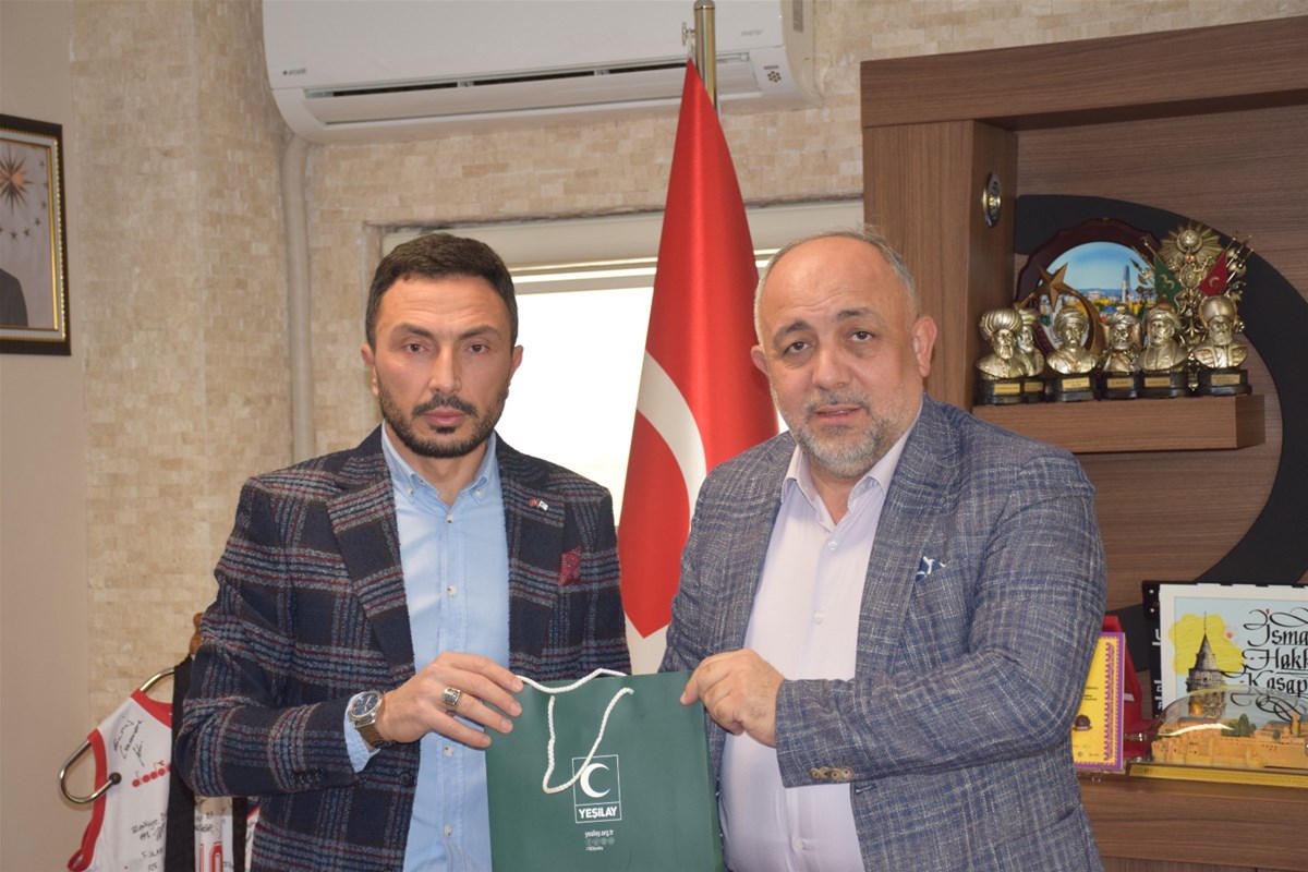 Yeşilay Afyonkarahisar Şube Başkanı Arif Kavas ve Yönetim Kurulu üyeleri,
