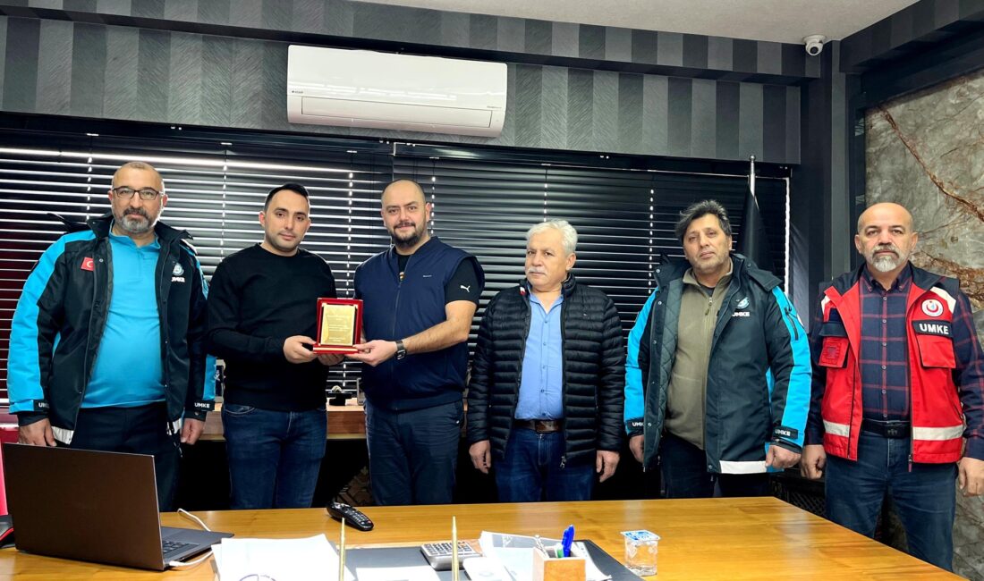 UMKE’den hayırseverlere plaket Afyonkarahisar İl Sağlık Müdürlüğü bünyesinde görev yapan Ulusal Medikal Kurtarma