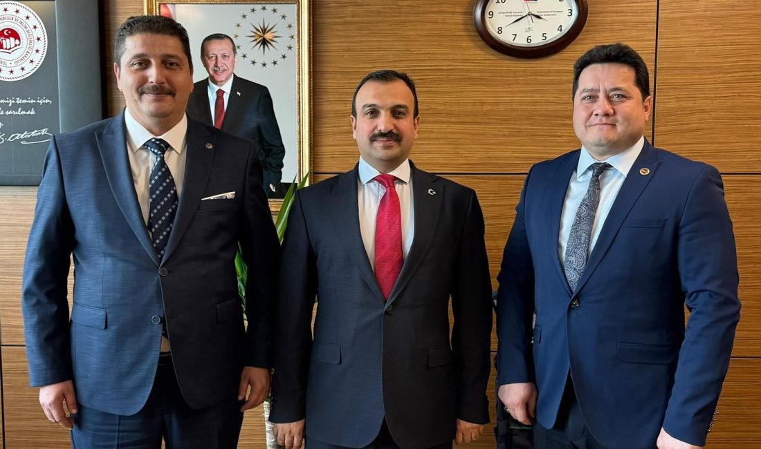 Bolvadin Belediye Başkanı Derviş Aynacı ve MHP Bolvadin İlçe Başkanı