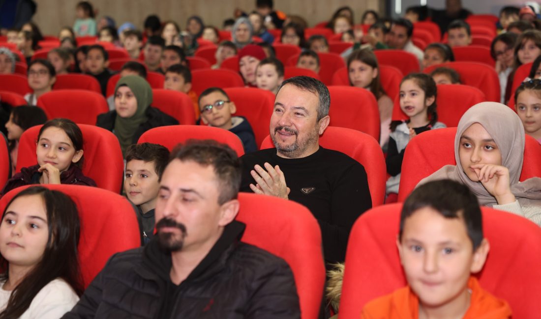Sandıklı Belediye Başkanı Adnan Öztaş’ın çocuklara karne hediyesi olarak düzenlediği