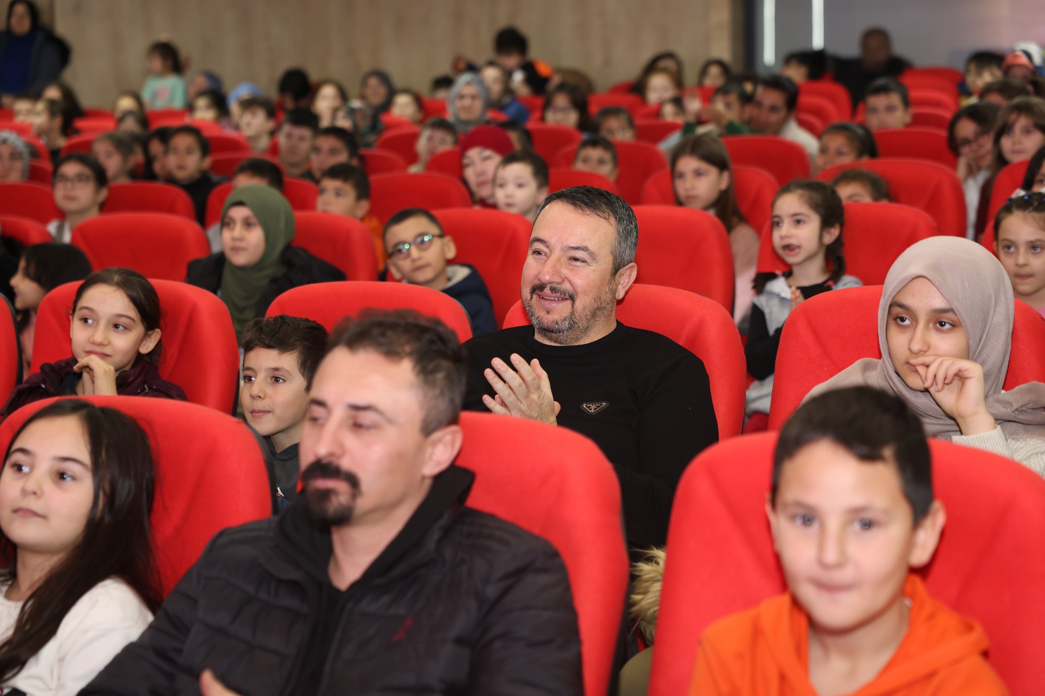 Sandıklı Belediye Başkanı Adnan Öztaş’ın çocuklara karne hediyesi olarak düzenlediği