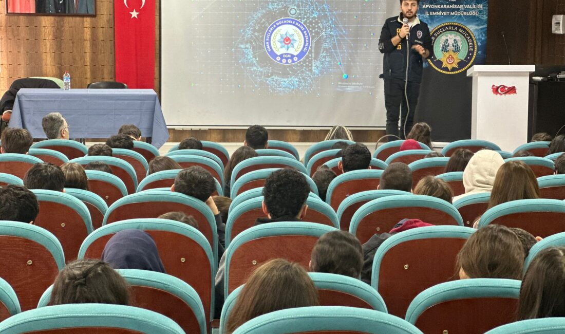 Polisler, öğrencilere güvenli internet kullanımını anlattı Afyonkarahisar Recep Tayyip Erdoğan Anadolu Lisesi’nde öğrencilere polisler tarafından Güvenli