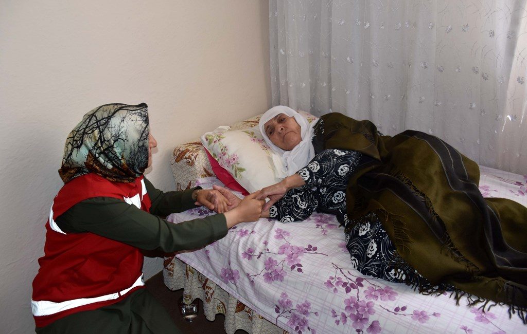 Aile ve Sosyal Hizmetler Bakanı Mahinur Özdemir Göktaş, yaşlı, engelli