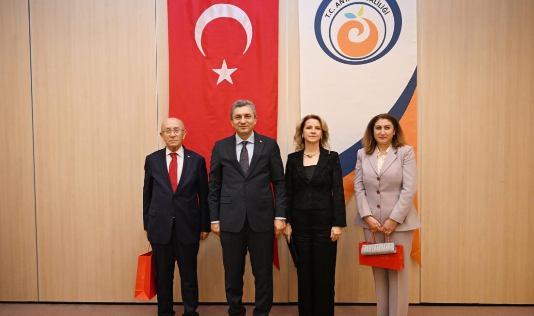 Antalya Valisi Hulusi Şahin, 10 Ocak İdareciler Günü dolayısıyla düzenlenen