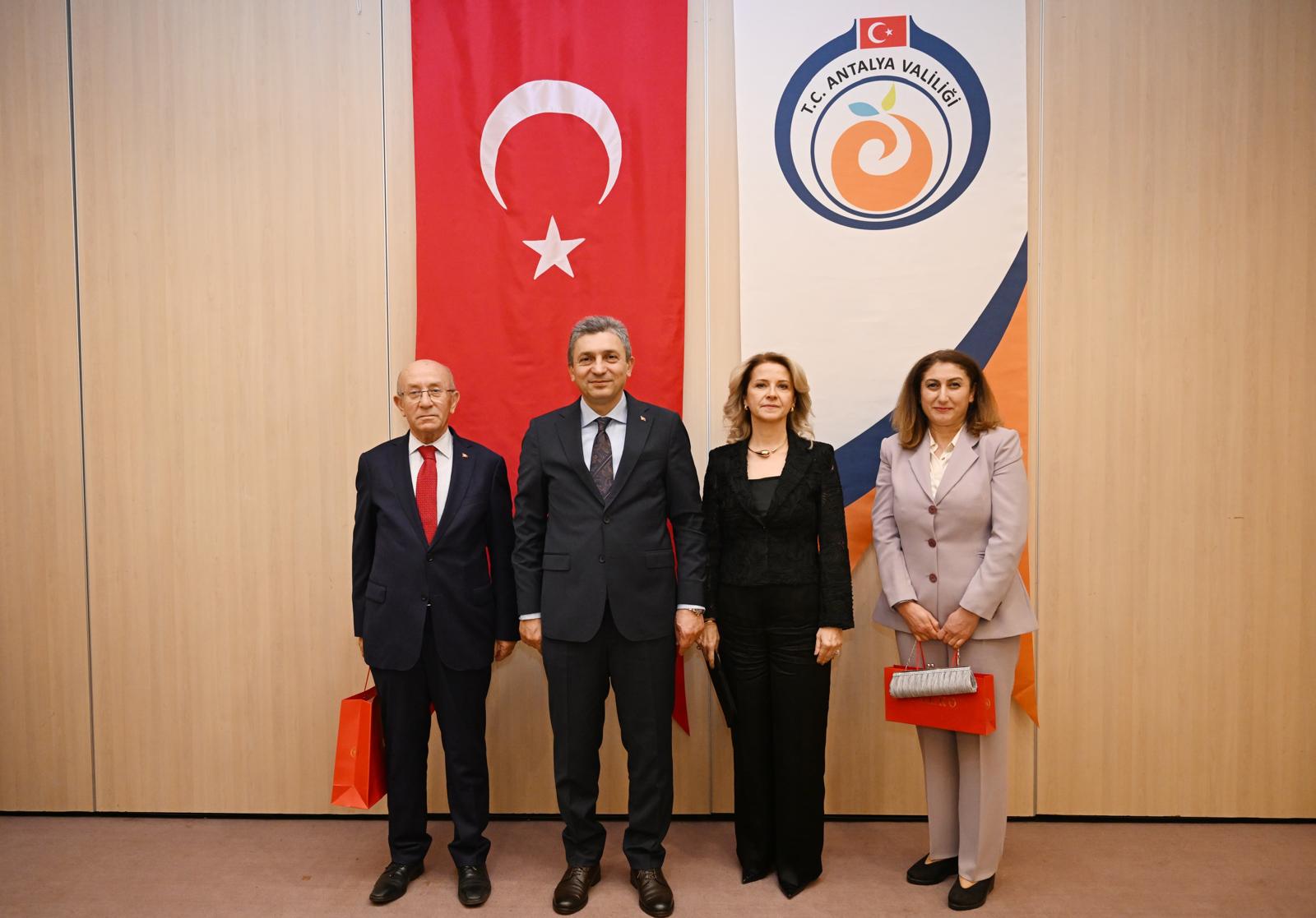 Antalya Valisi Hulusi Şahin, 10 Ocak İdareciler Günü dolayısıyla düzenlenen