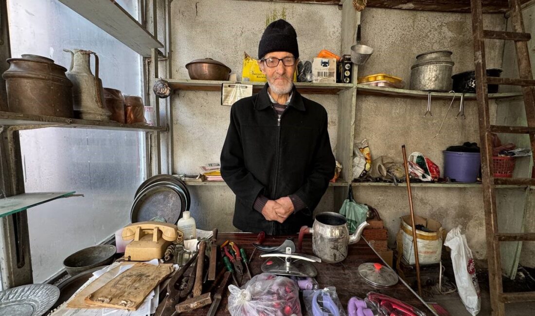 Isparta'nın Eğirdir ilçesinde yaşayan 82 yaşındaki Mustafa Karacan, yarım asrı