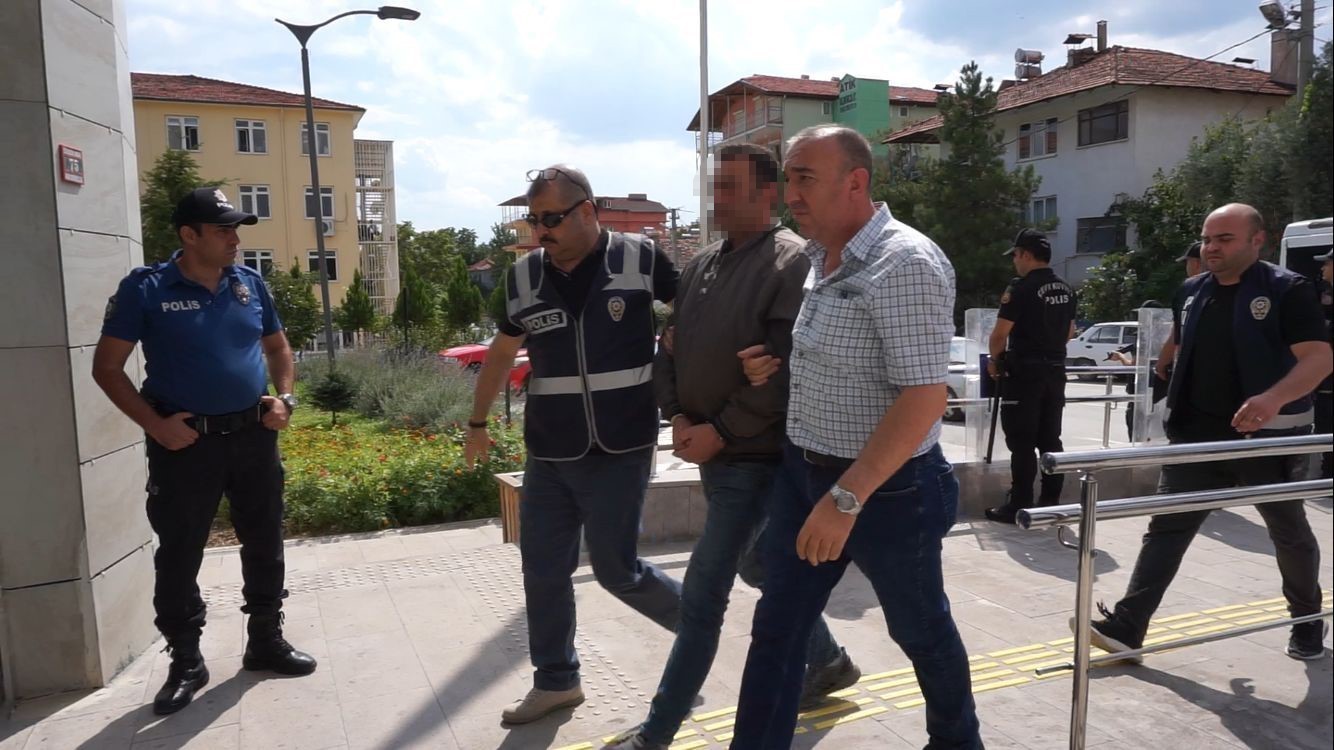 Burdur'un Gölhisar ilçesinde araba alışverişi nedeniyle aralarında alacak verecek meselesi