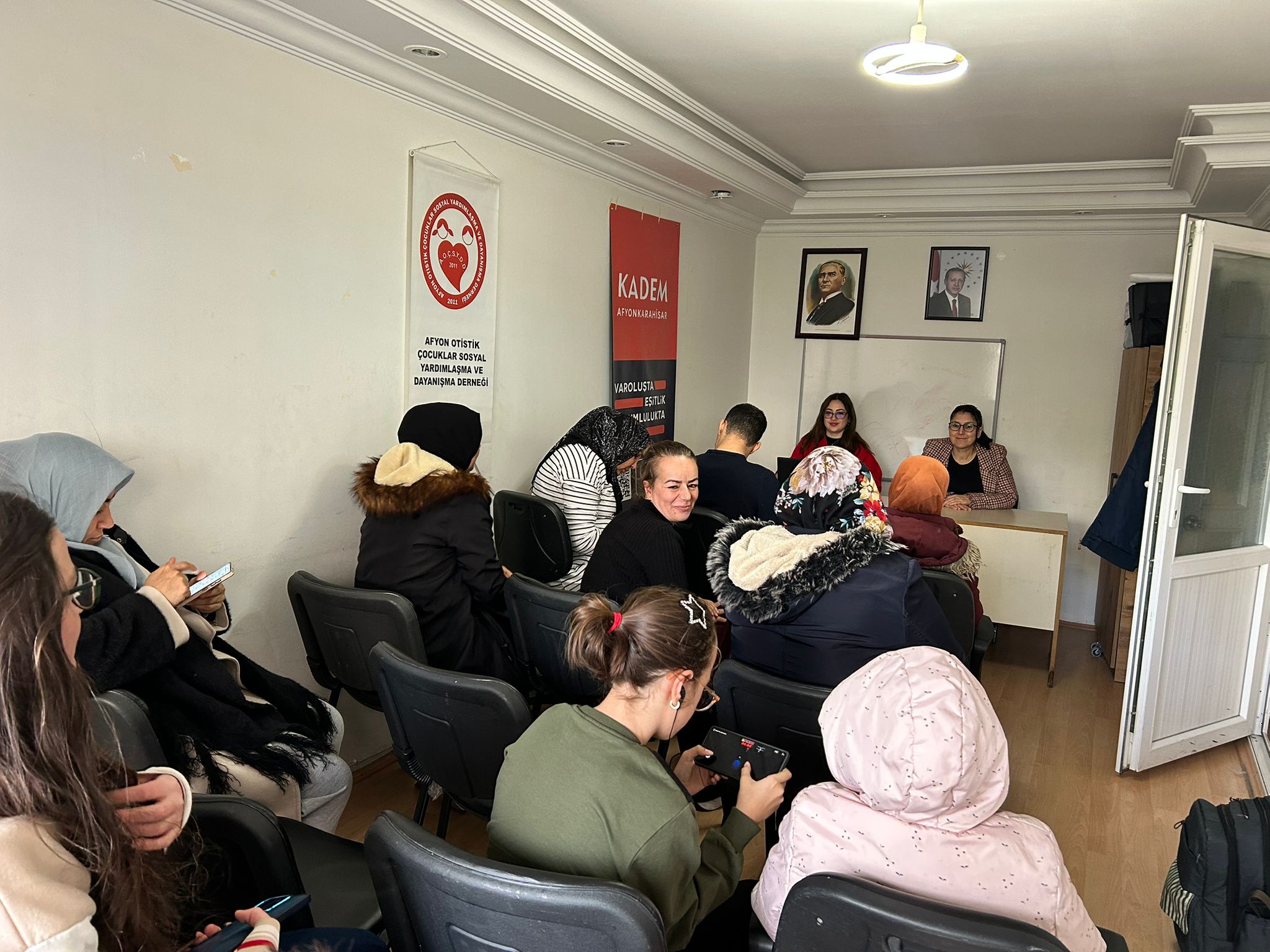 Kadın ve Demokrasi Derneği (KADEM) Afyonkarahisar Temsilciliği, Beyazay Derneği üyelerine