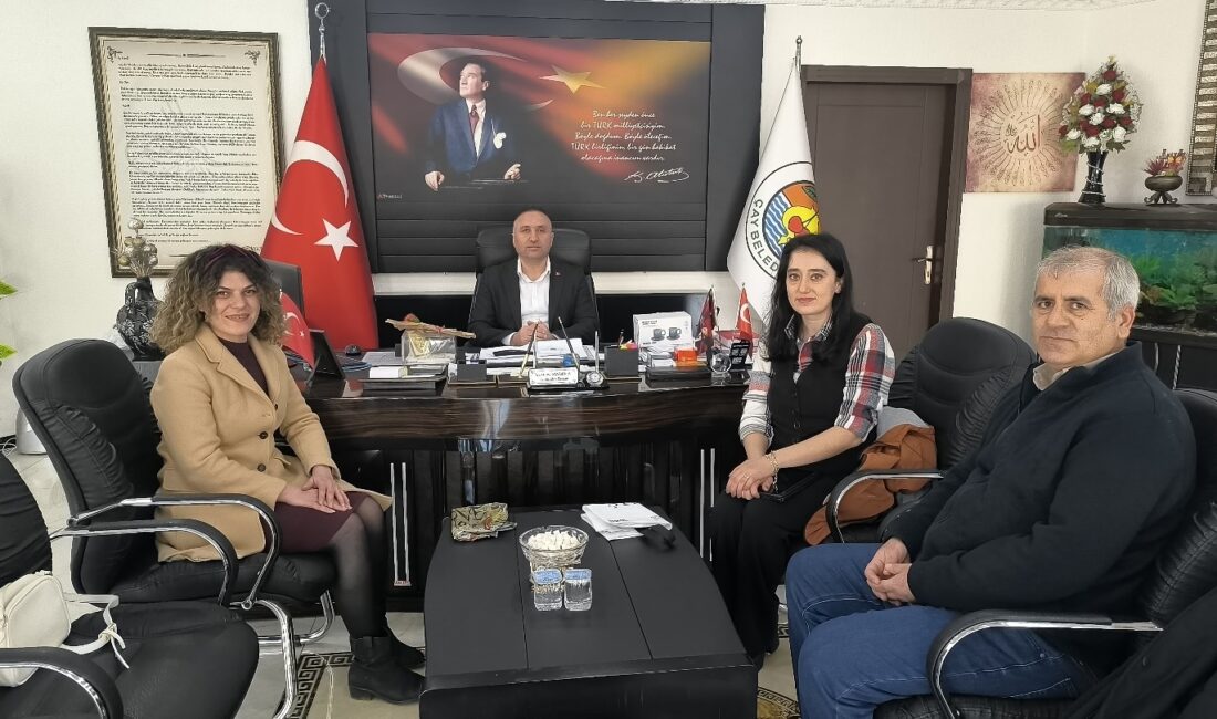   Akkonak Şehit Gökhan Şengül Ortaokulu öğretmenlerinden Ceren Kuzu ve