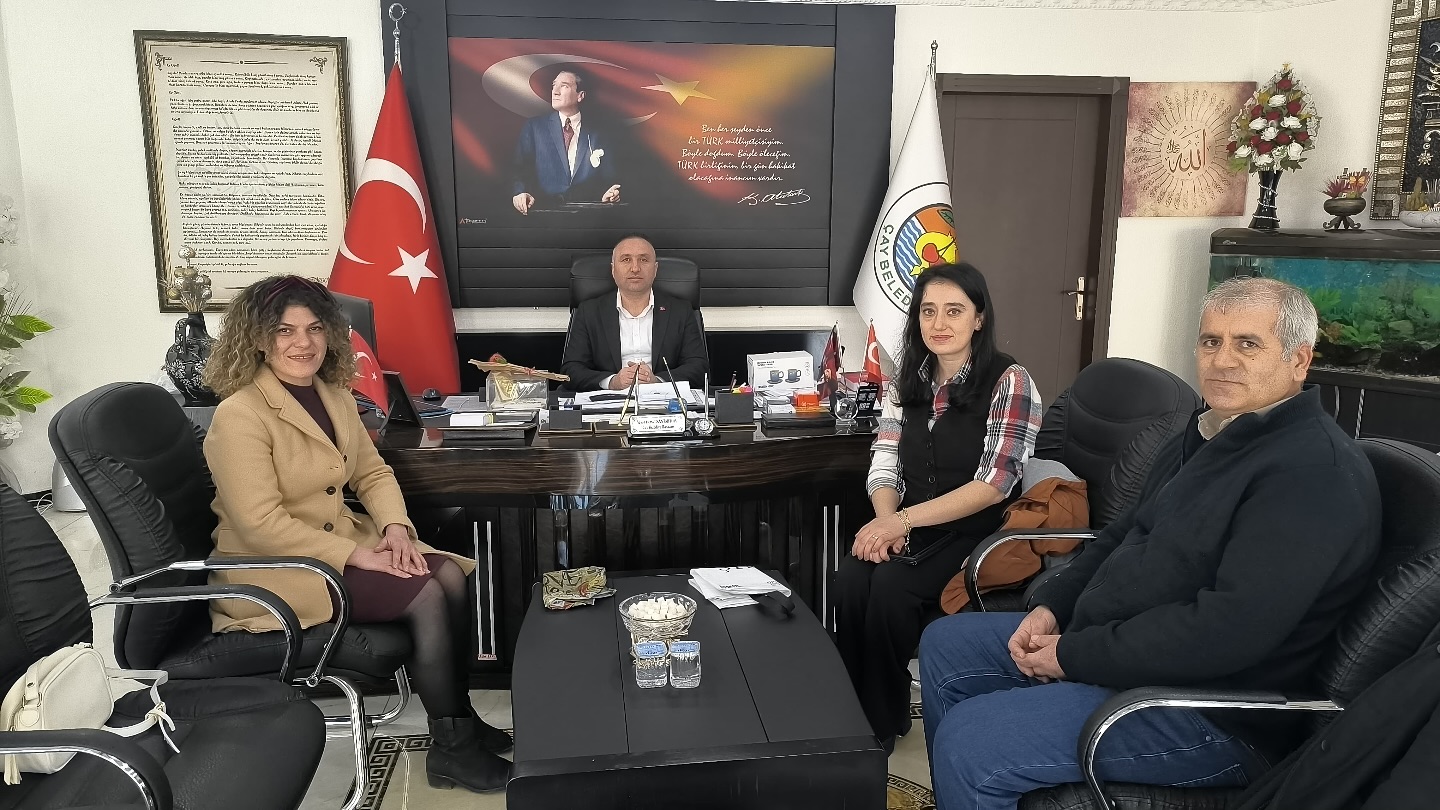   Akkonak Şehit Gökhan Şengül Ortaokulu öğretmenlerinden Ceren Kuzu ve