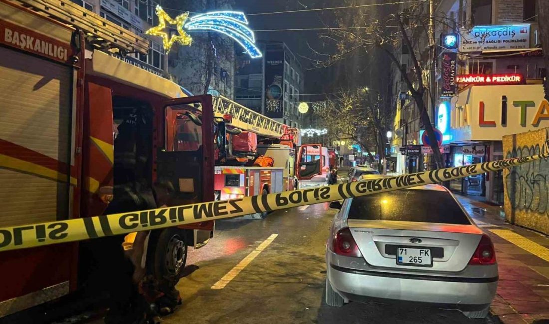 Ankara'nın Çankaya ilçesinde gece saatlerinde çıkan yangın, 5 katlı bir