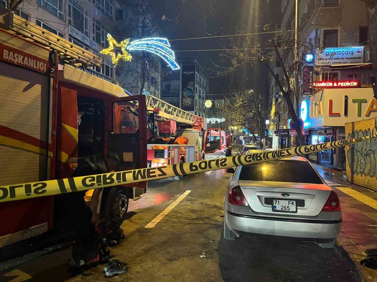 Ankara'nın Çankaya ilçesinde gece saatlerinde çıkan yangın, 5 katlı bir