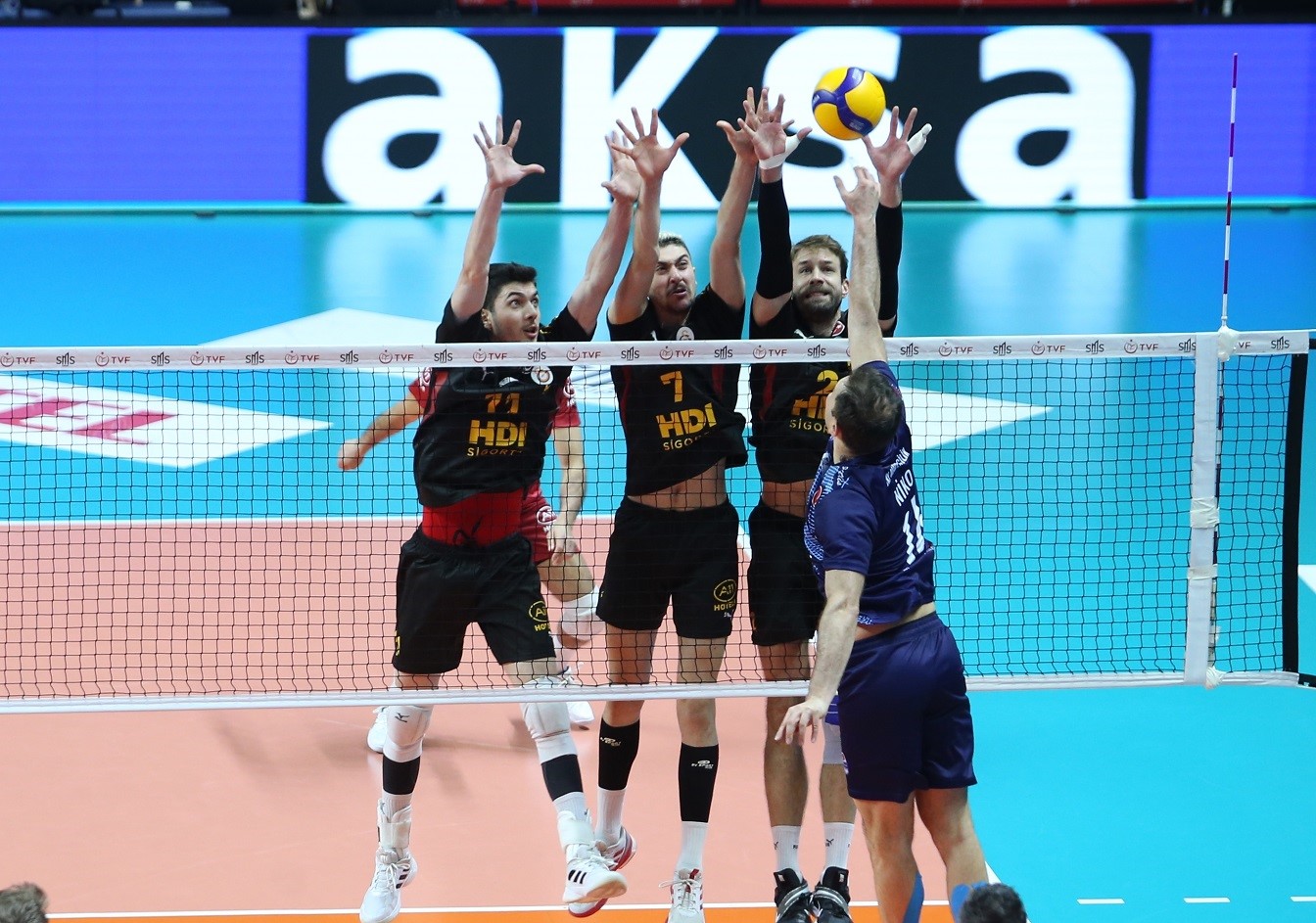 Efeler Ligi 15. hafta maçında Galatasaray, Şehit Aileleri ve Gaziler