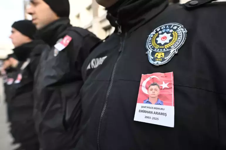 Eyüpsultan’da görevi başındayken seyir halindeki bir otomobille çarpışan motosikletli polis