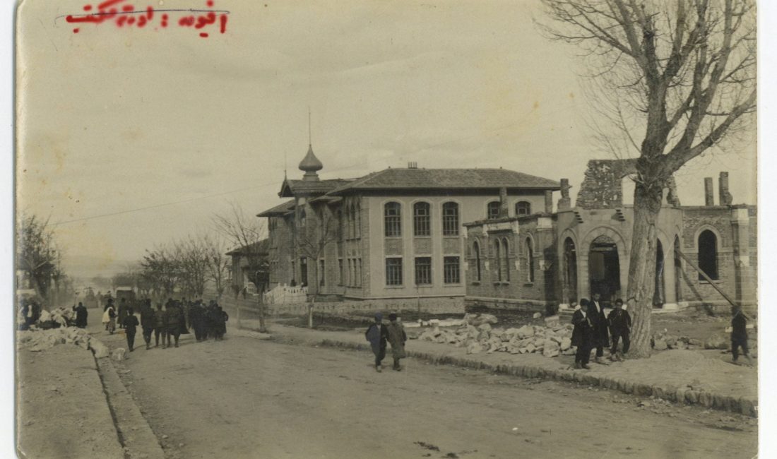 Afyonkarahisar’da Karahisar-ı Sahib Mekteb-i İdadi-i Mülkisi adıyla Sultan II. Abdülhamid zamanında Ağustos 1894’te kurulan
