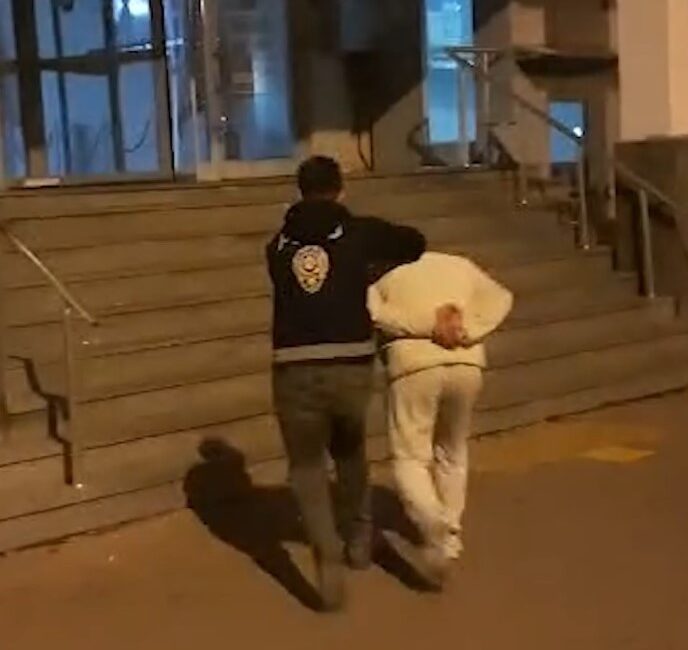 Kayseri'de bir kişiyi çaydanlıkla darp eden 43 suç kaydı olan