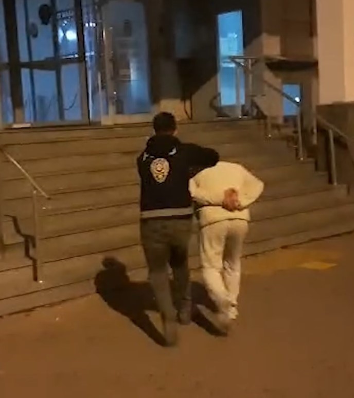 Kayseri'de bir kişiyi çaydanlıkla darp eden 43 suç kaydı olan