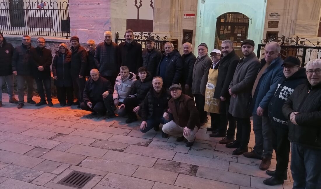Bursa'da yılın ilk sabah namazında binlerce kişi tarihi Ulucami'ye ve