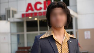 Antalya’da Ferdi Tayfur Hayranı Genç, Kuran-ı Kerim Üzerine Oturduğu İçin