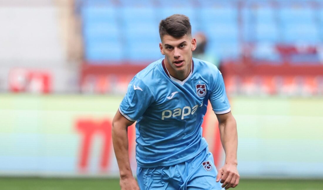 Trabzonspor’un genç sağ beki Oğuzhan Yılmaz, Avrupa’dan ve Türkiye’den bir