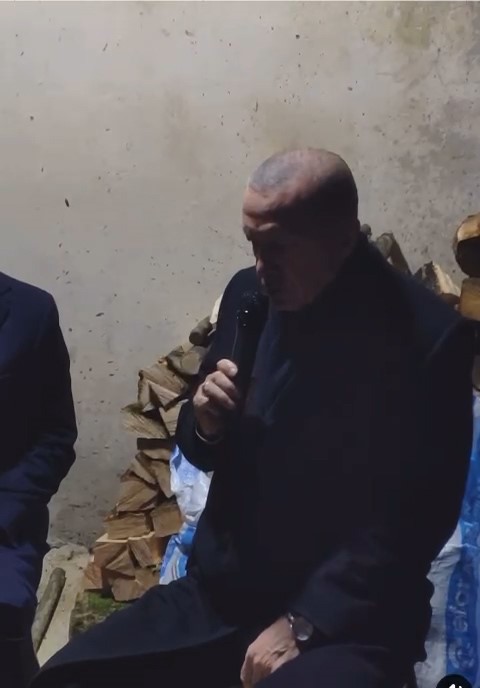 Cumhurbaşkanı Recep Tayyip Erdoğan, komşusu Muhammet Karslı’nın taziyesinde Kur'an-ı Kerim okudu.