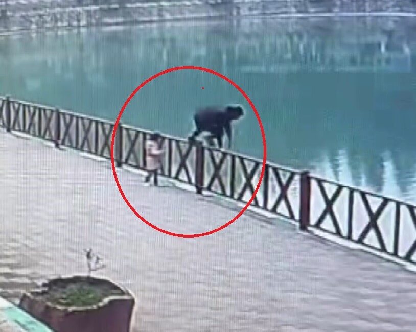 Reyhanlı'da Fotoğraf Çekerken Göle Düşen Kız Çocuğu, Babası Tarafından Kurtarıldı