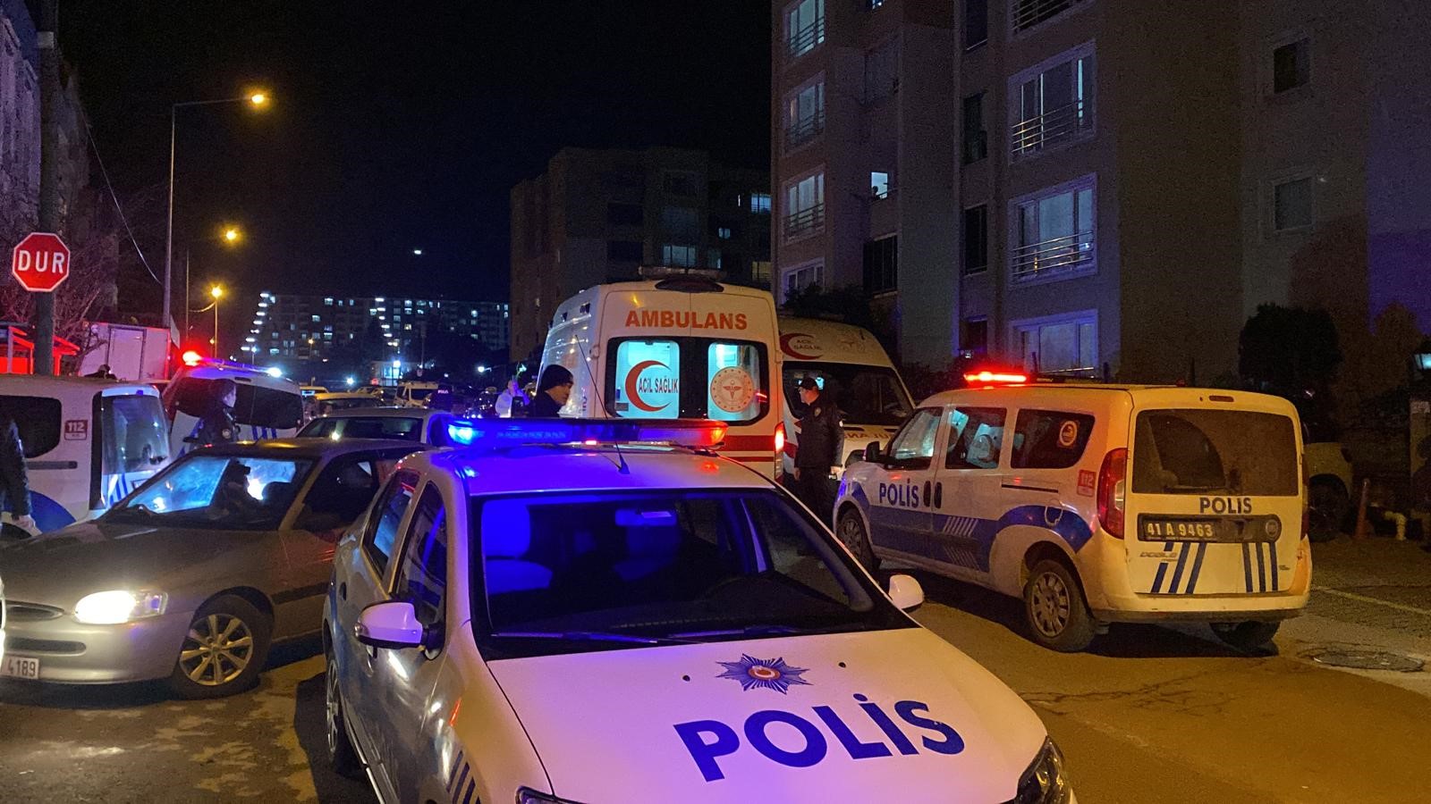 Kocaeli'nin Körfez ilçesinde bir polis memuru, eşi tarafından evde başından