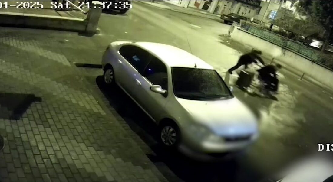 Kayseri'nin Kocasinan ilçesinde 2 adet tekerlekli sandalye çalan şahıslar, polis
