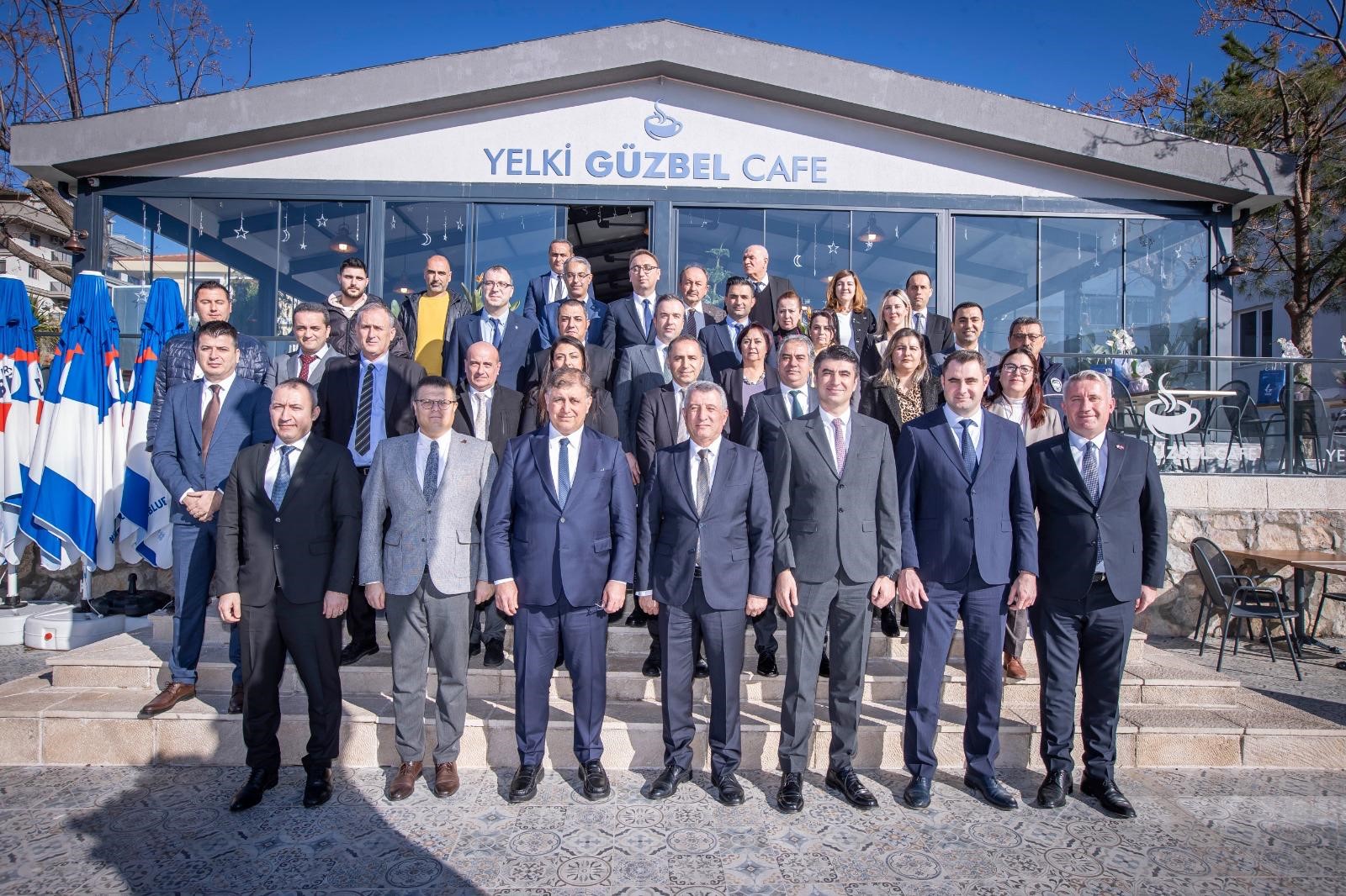  İzmir Büyükşehir Belediye Başkanı Dr. Cemil Tugay, yeni haftaya Güzelbahçe'de