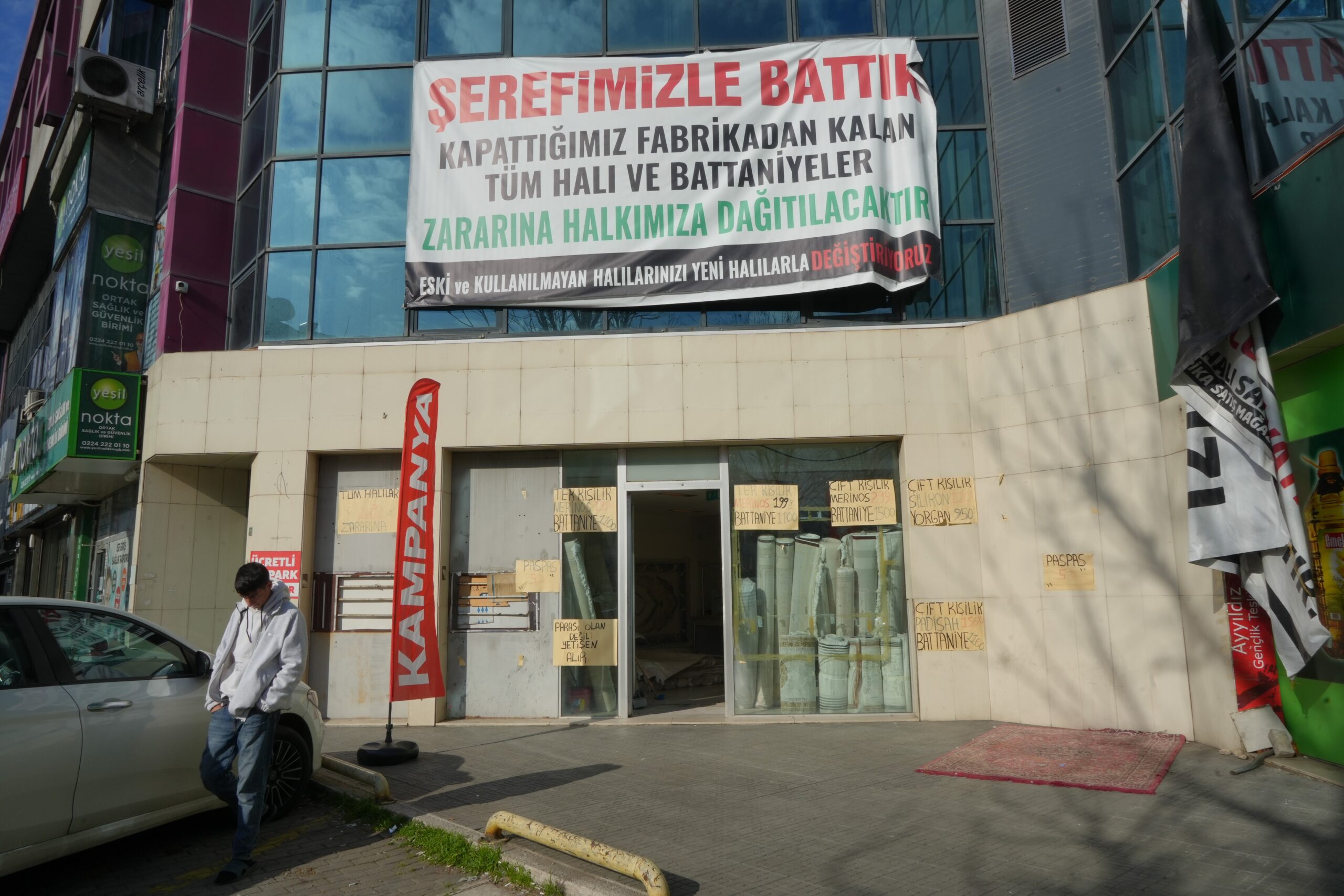 Gaziantep'de faaliyet gösteren bir halı fabrikası işlerin iyi olmaması sebebiyle