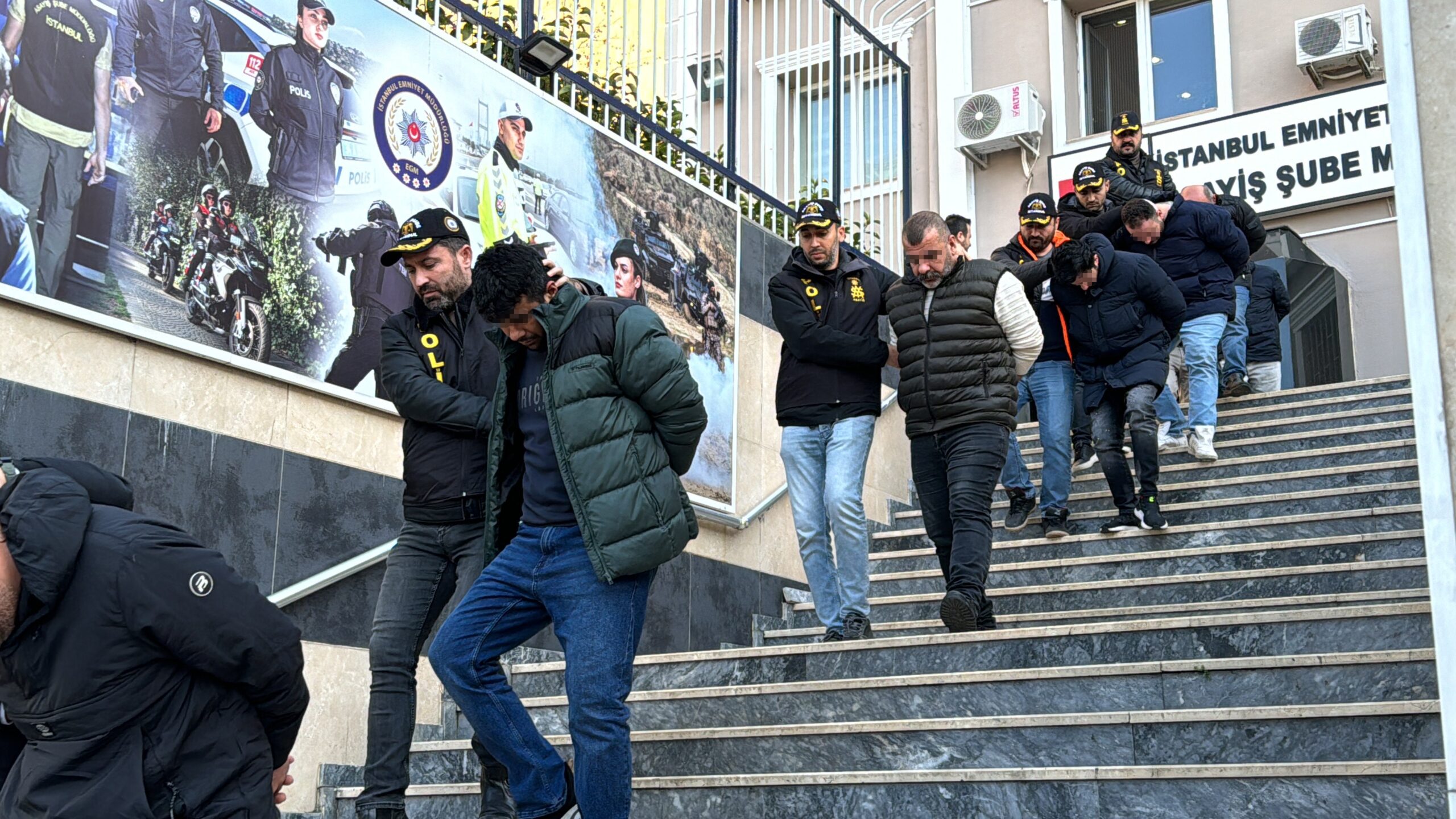 İstanbul’da bazı ticari taksi şoförlerinin ve onlarla birlikte hareket eden