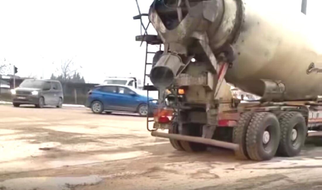Hatay’da karayoluna sıvı beton dökerek giden mikser’in sürücüsüne 2 bin