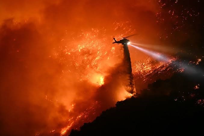ABD’nin California eyaletinde bulunan Los Angeles şehrinde süren orman yangınlarında
