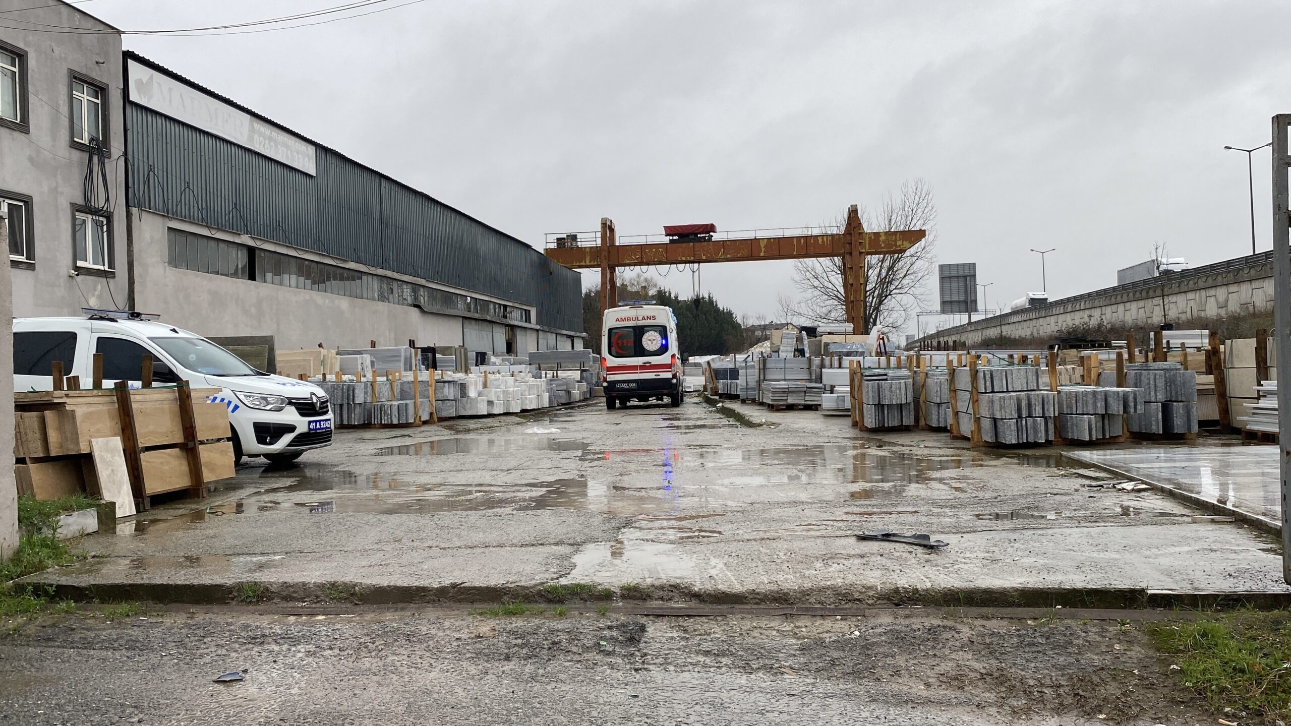   Kocaeli’nin Kartepe ilçesinde, bir mermer üretim firmasında çalışan işçi,