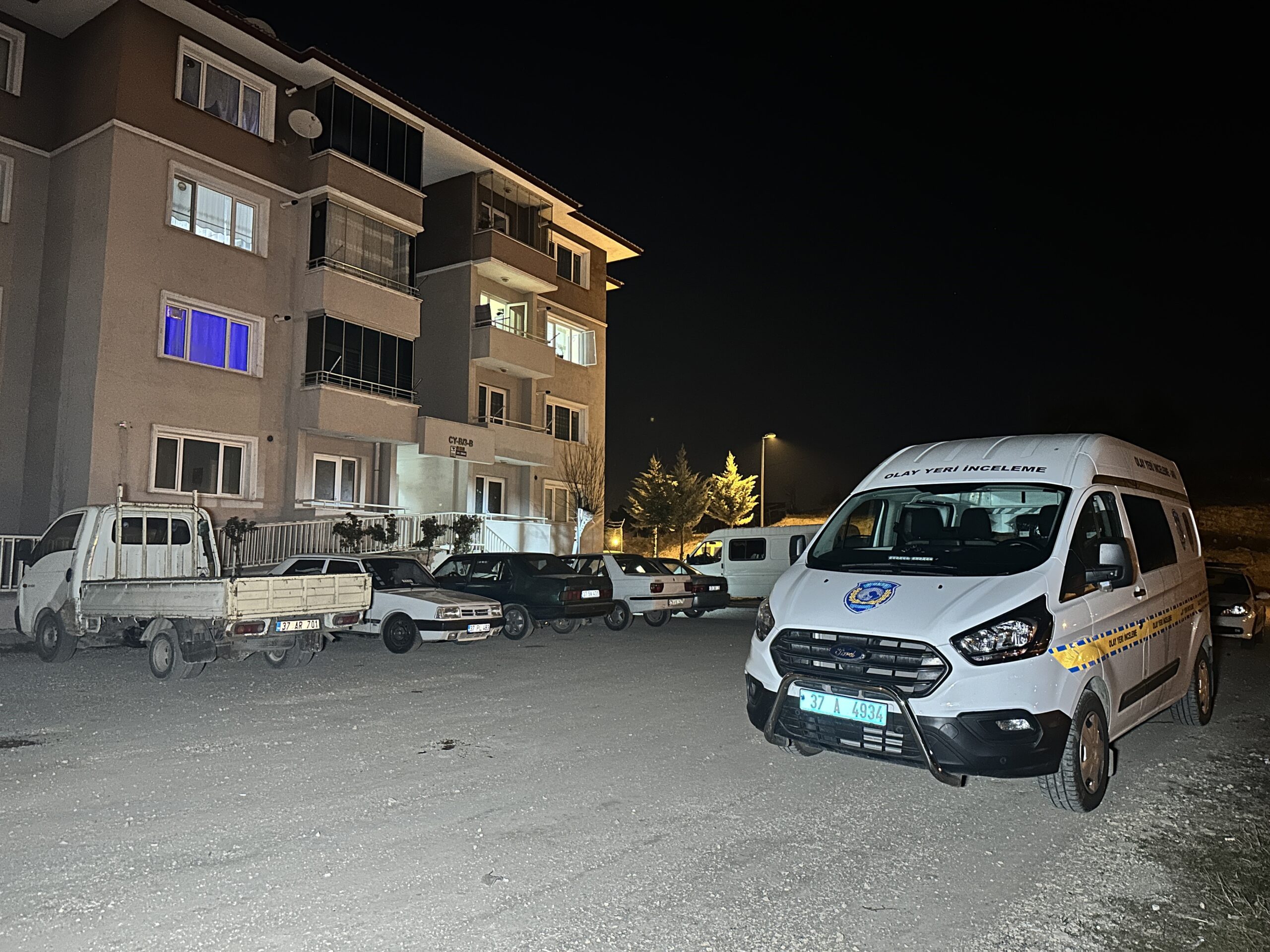  Kastamonu'da uyuşturucu parası yüzünden tartıştığı babasının evini basıp etrafa rastgele