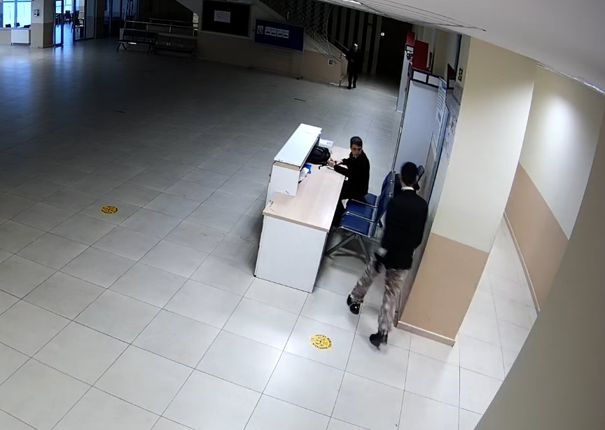 Büyükçekmece'de bir meslek lisesinde psikolojik rahatsızlığı olduğu öğrenilen bir erkek