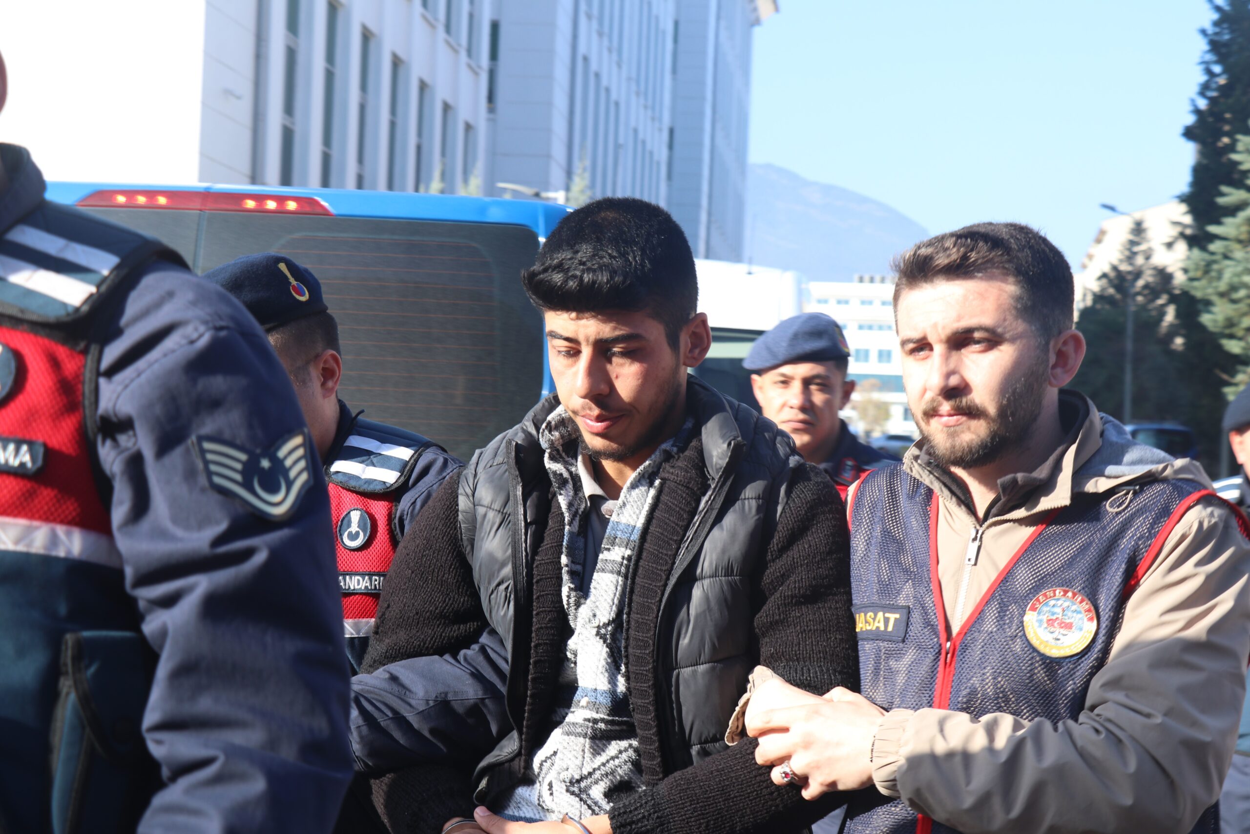  Denizli'de pencereden ateş edilerek uyuyakaldığı sandalyede öldürülen yaşlı adamın katili,