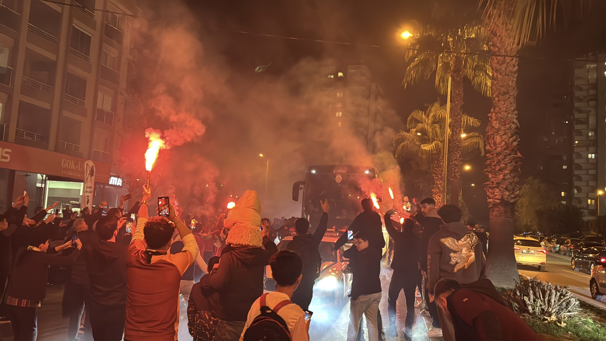 Galatasaray, yarın Atakaş Hatayspor ile yapacağı karşılaşma için Mersin’e geldi.