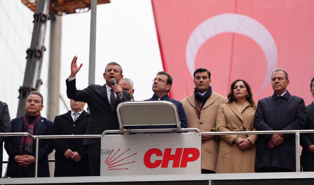 CHP Genel Başkanı Özgür Özel, Beşiktaş Belediye Başkanı Rıza Akpolat’a
