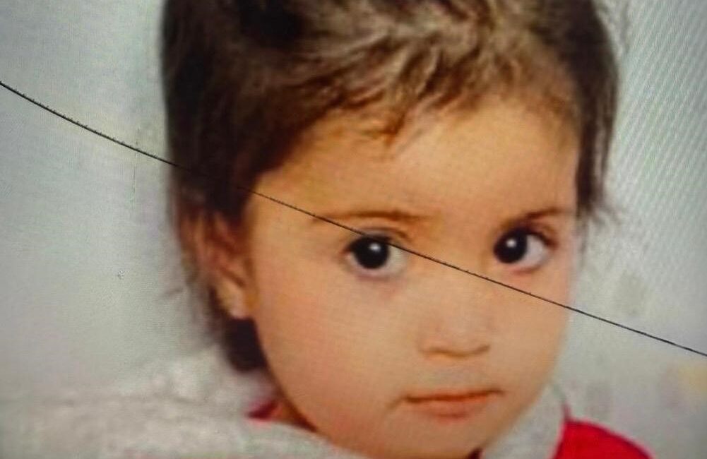 ‘Bebek firarda’ gerçek oldu Antalya'nın Gazipaşa ilçesinde annesiyle misafirliğe geldiği evin önünde oynarken kaybolan
