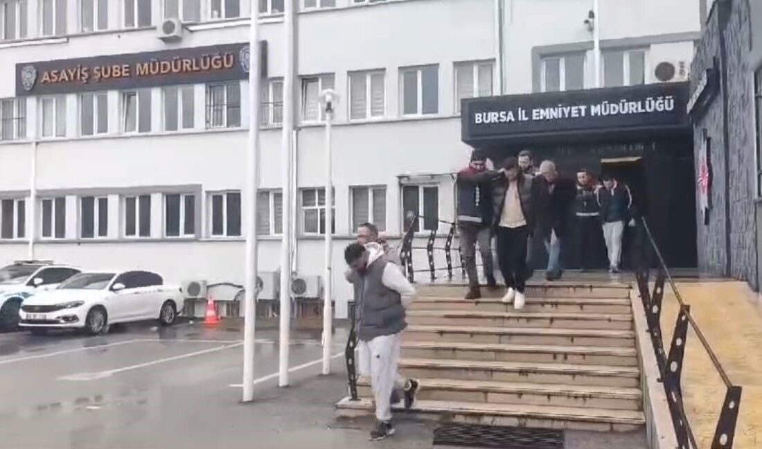 Bursa'da kendisini polis olarak tanıtıp emekli kadını 1 milyon 500
