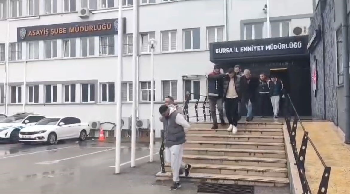 Bursa'da kendisini polis olarak tanıtıp emekli kadını 1 milyon 500