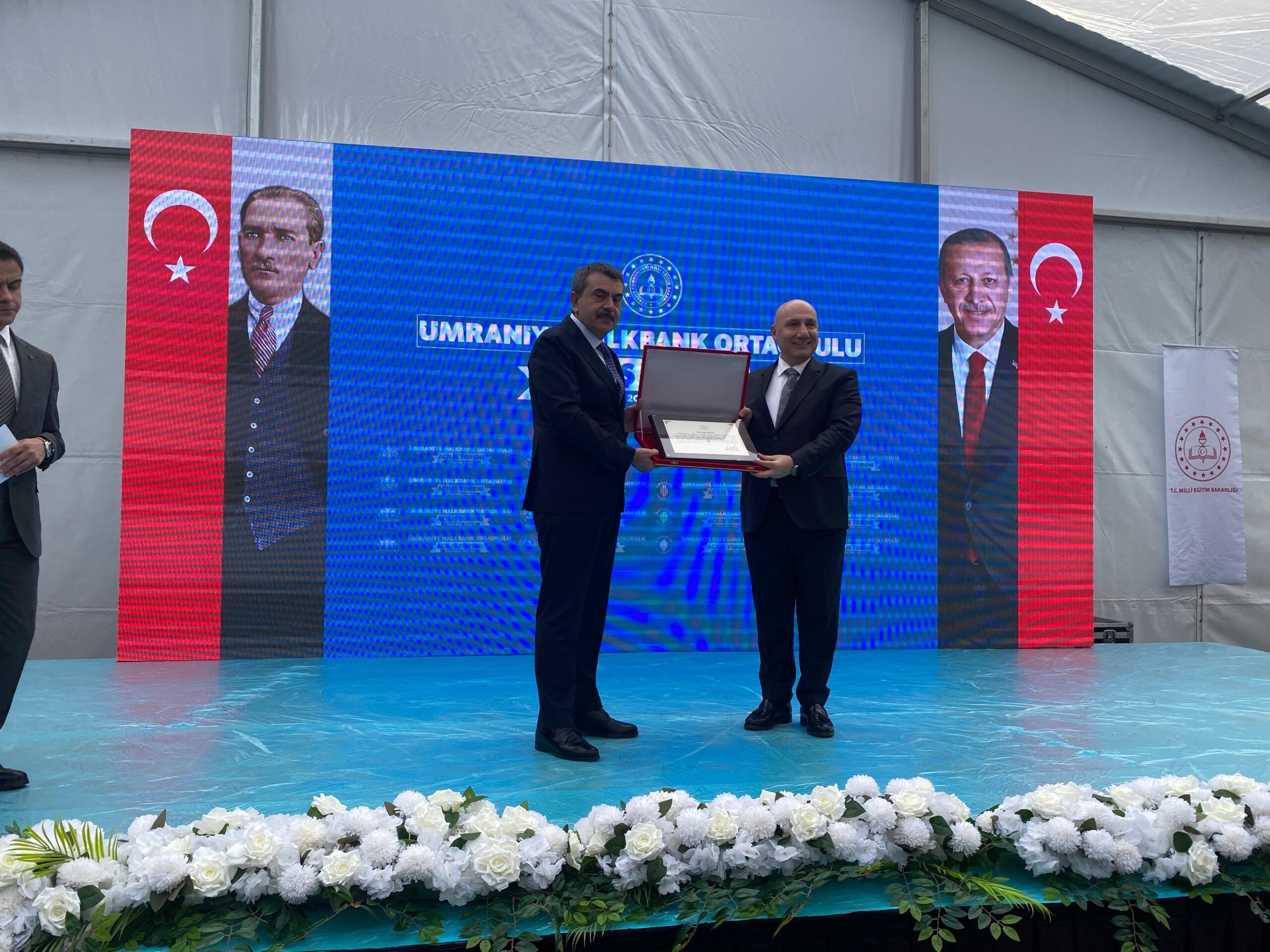 Ümraniye'de okul açılışı ve karne dağıtım törenine katılan Milli Eğitim