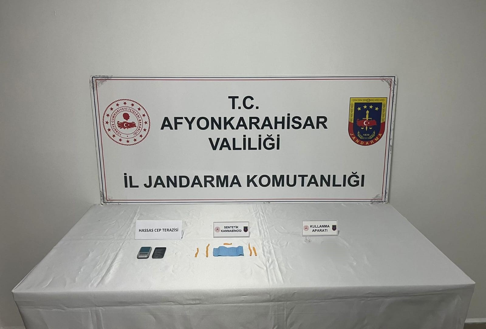 Afyonkarahisar’da, 11 yıl 4 ay 20 gün hapis cezasıyla aranan