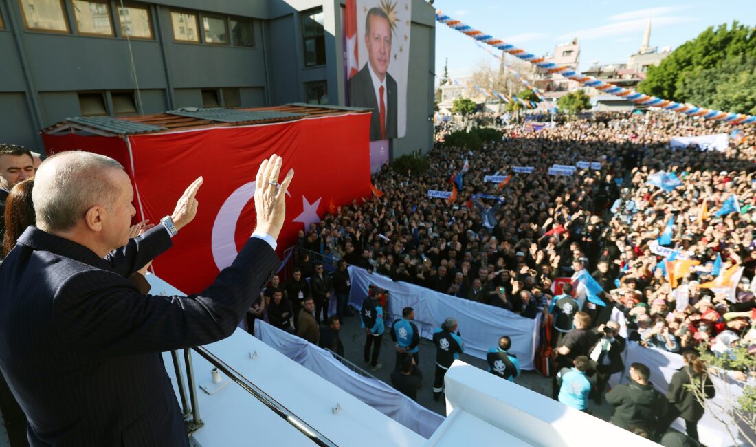 Cumhurbaşkanı Recep Tayyip Erdoğan, CHP Genel Başkanı Özgür Özel’in kırmızı