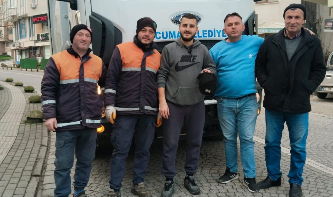 İşçiler tarafından içinde para ve ziynet eşyalarının bulunan çanta sahibine teslim edildi Zonguldak’ın Çaycuma ilçesinde meydana gelen olayda bir vatandaş içinde para