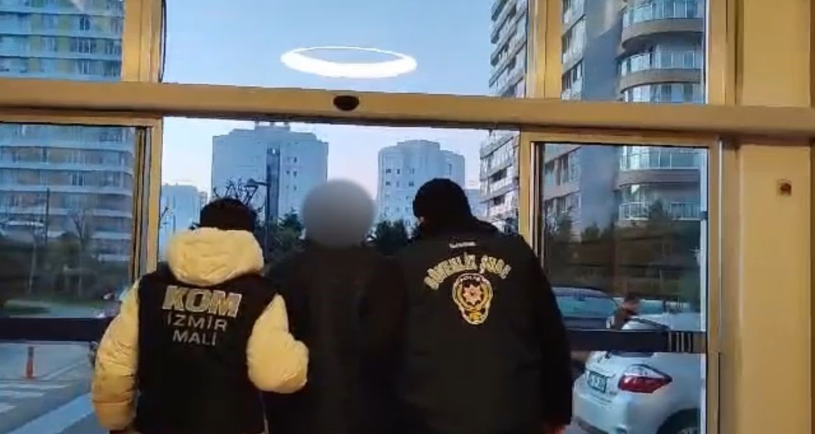 İzmir merkezli düzenlenen operasyonda, iflas etmiş bir sigorta şirketinin hisselerini