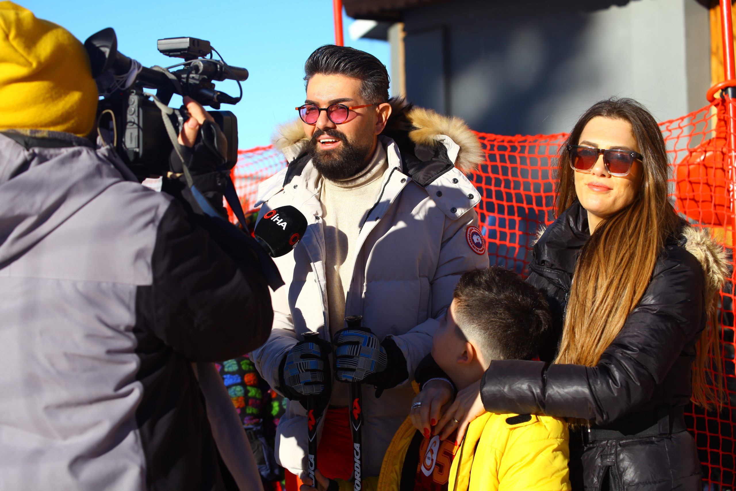 Ünlü sanatçı Mehmet Çevik, ailesiyle birlikte Uludağ’da tatil yaparken açıklamalarda