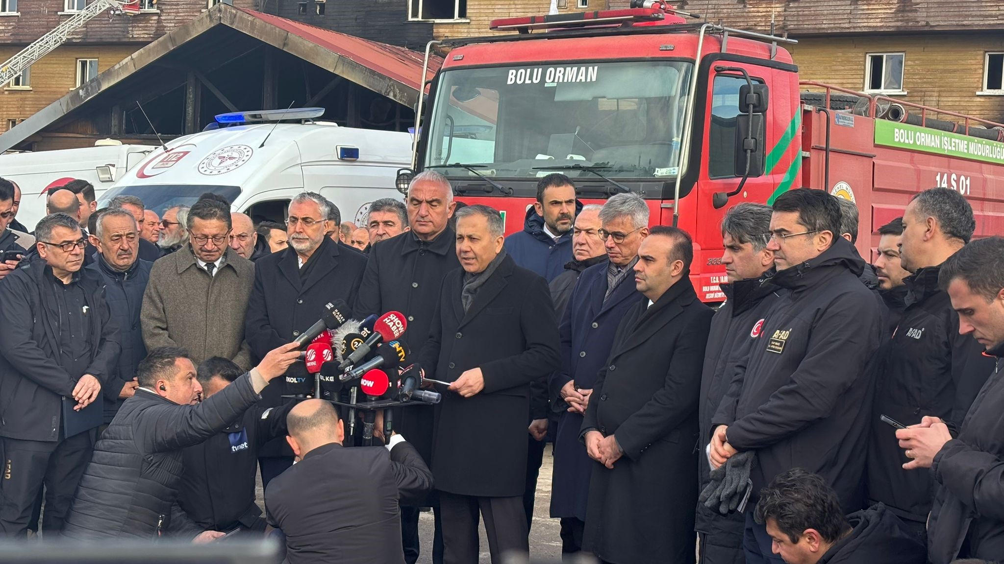 Bolu’da meydana gelen otel yangınına ilişkin açıklamalar peş peşe geldi.