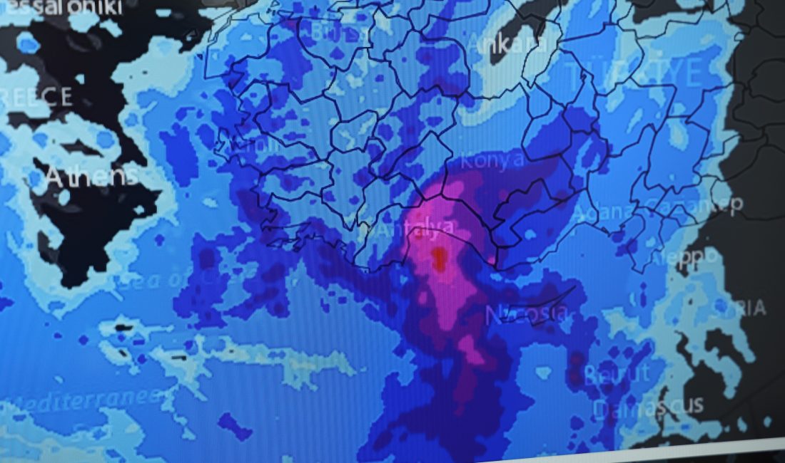 Meteoroloji uzmanı Hayati Alkan, Cumartesi günü Afyonkarahisar ve çevresinde yağışların